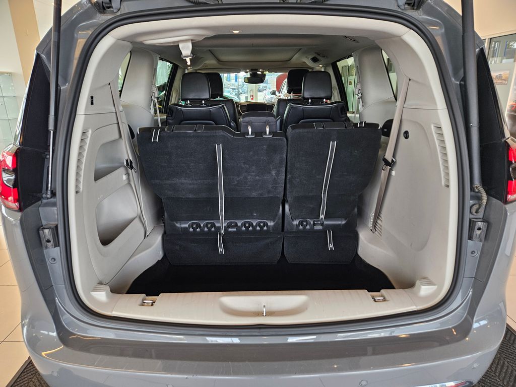 Used 2023 Chrysler Pacifica - photo 31