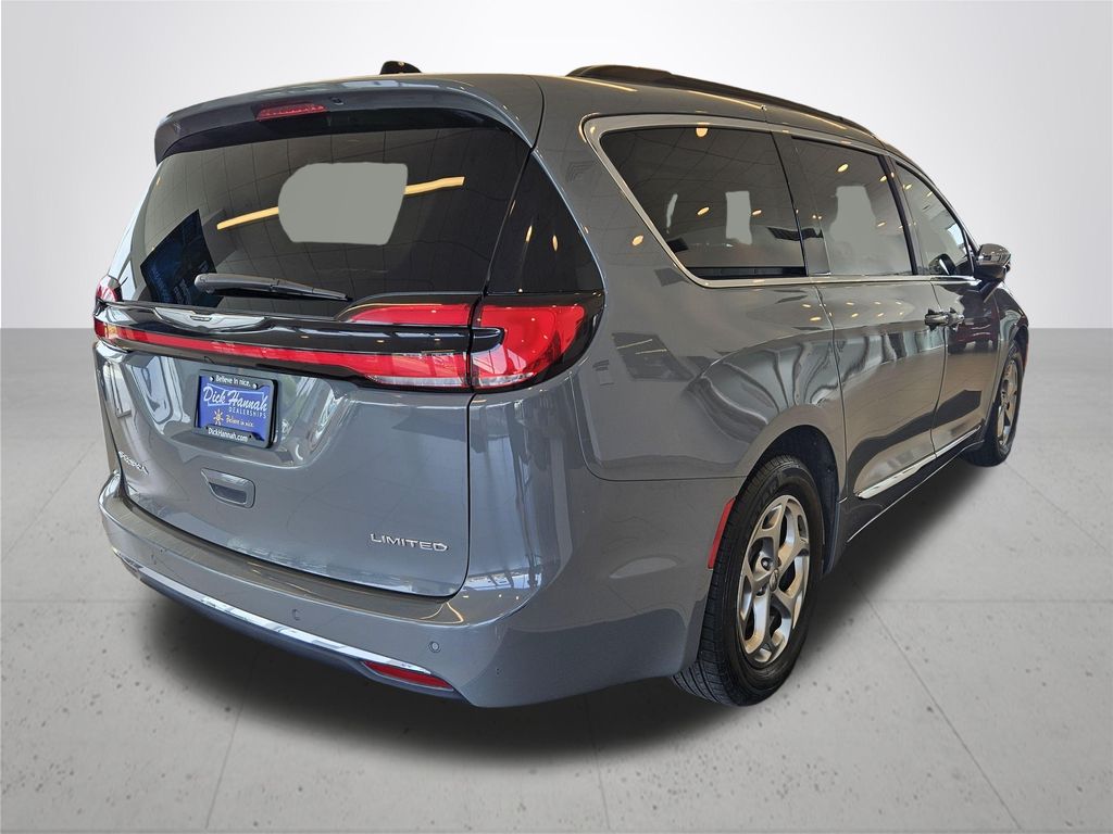 Used 2023 Chrysler Pacifica - photo 8