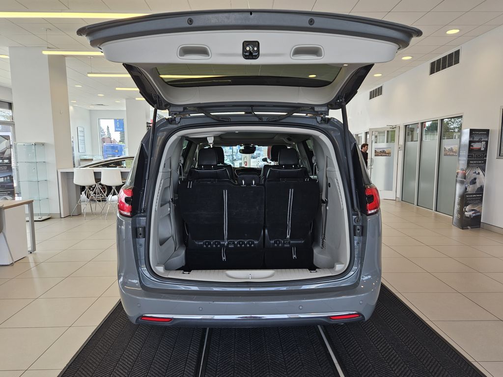 Used 2023 Chrysler Pacifica - photo 10