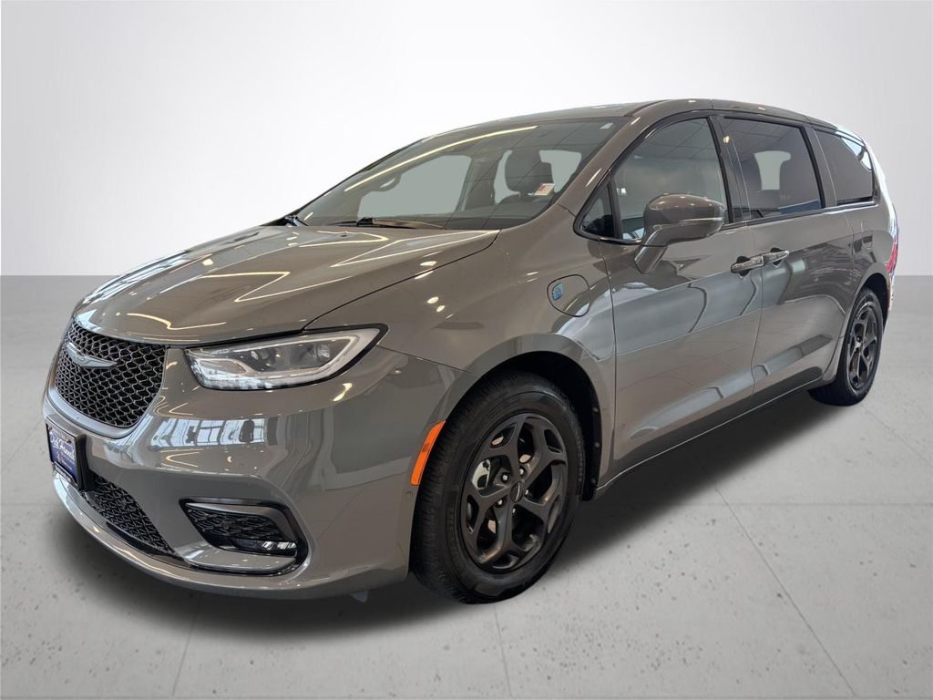 Used 2022 Chrysler Pacifica - photo 2