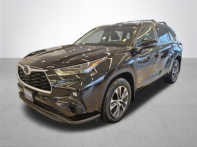 Used 2023 Toyota Highlander - photo 1