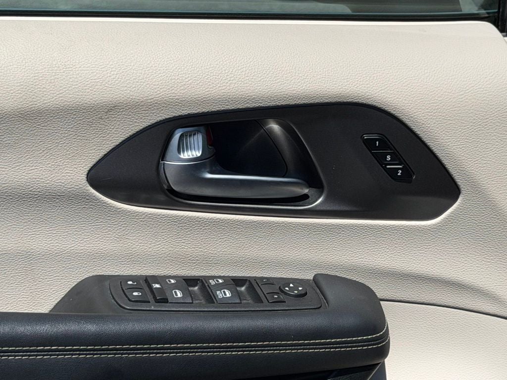 Used 2023 Chrysler Pacifica - photo 25