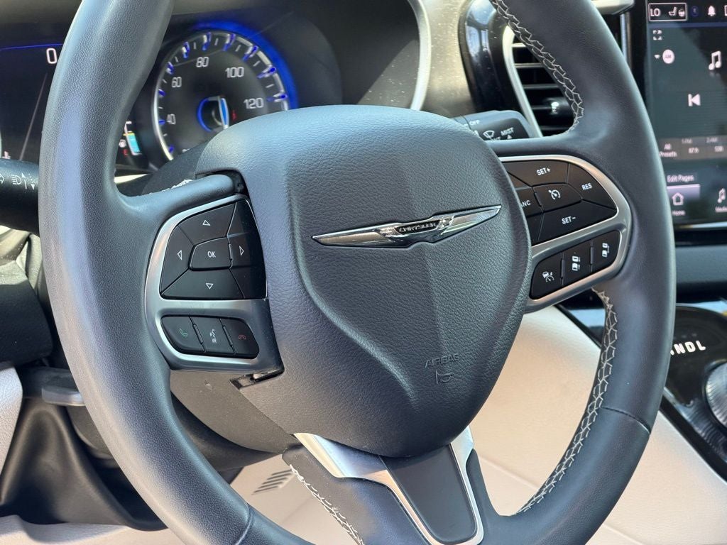 Used 2023 Chrysler Pacifica - photo 30