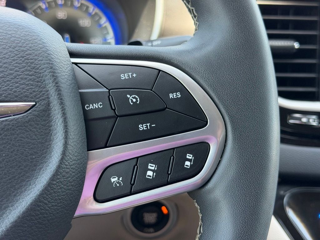 Used 2023 Chrysler Pacifica - photo 38