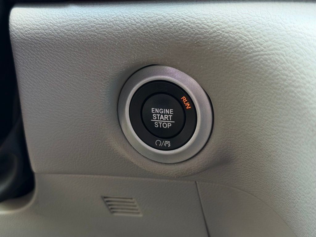 Used 2023 Chrysler Pacifica - photo 40