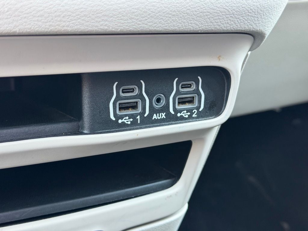 Used 2023 Chrysler Pacifica - photo 43