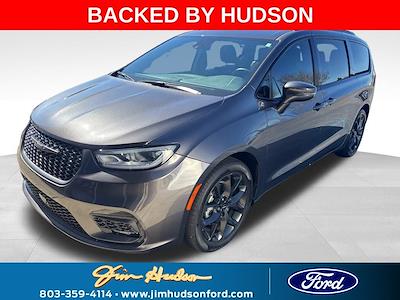 Used 2021 Chrysler Pacifica - photo 1