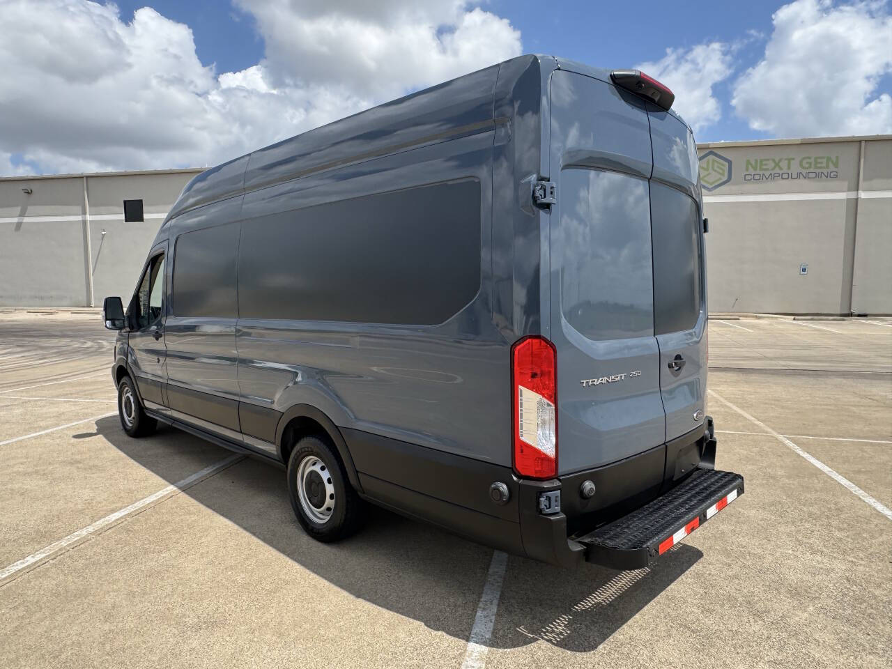 Used 2019 Ford Transit 250 - photo 5
