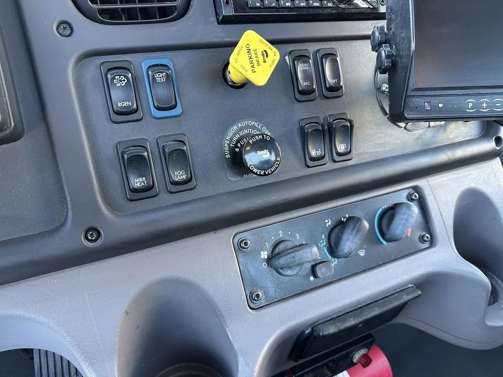 Used 2019 Freightliner M2 - photo 28