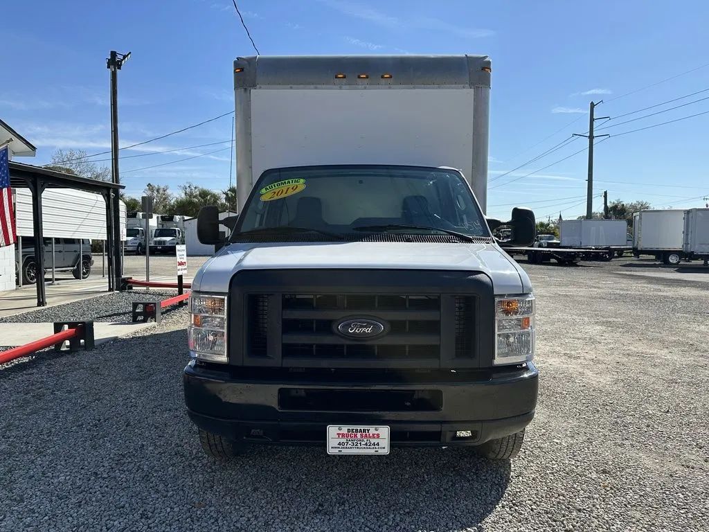 Used 2019 Ford E-350 - photo 5