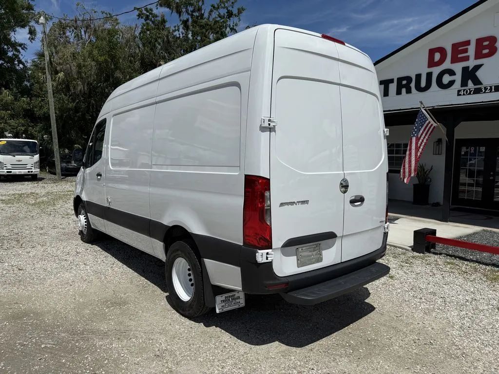 Used 2019 Freightliner Sprinter - photo 2