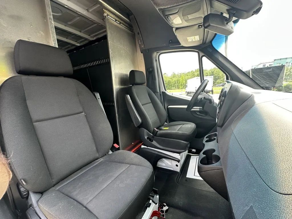 Used 2019 Freightliner Sprinter - photo 30