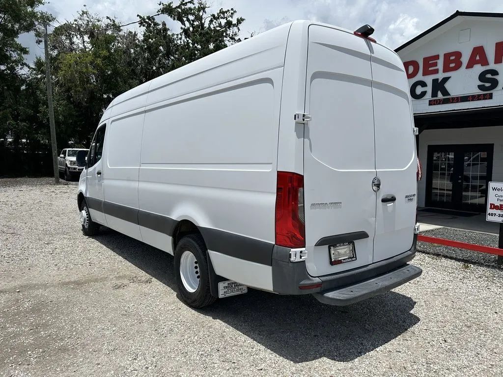 Used 2019 Freightliner Sprinter - photo 2