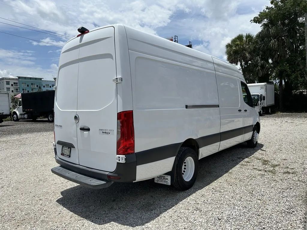 Used 2019 Freightliner Sprinter - photo 9