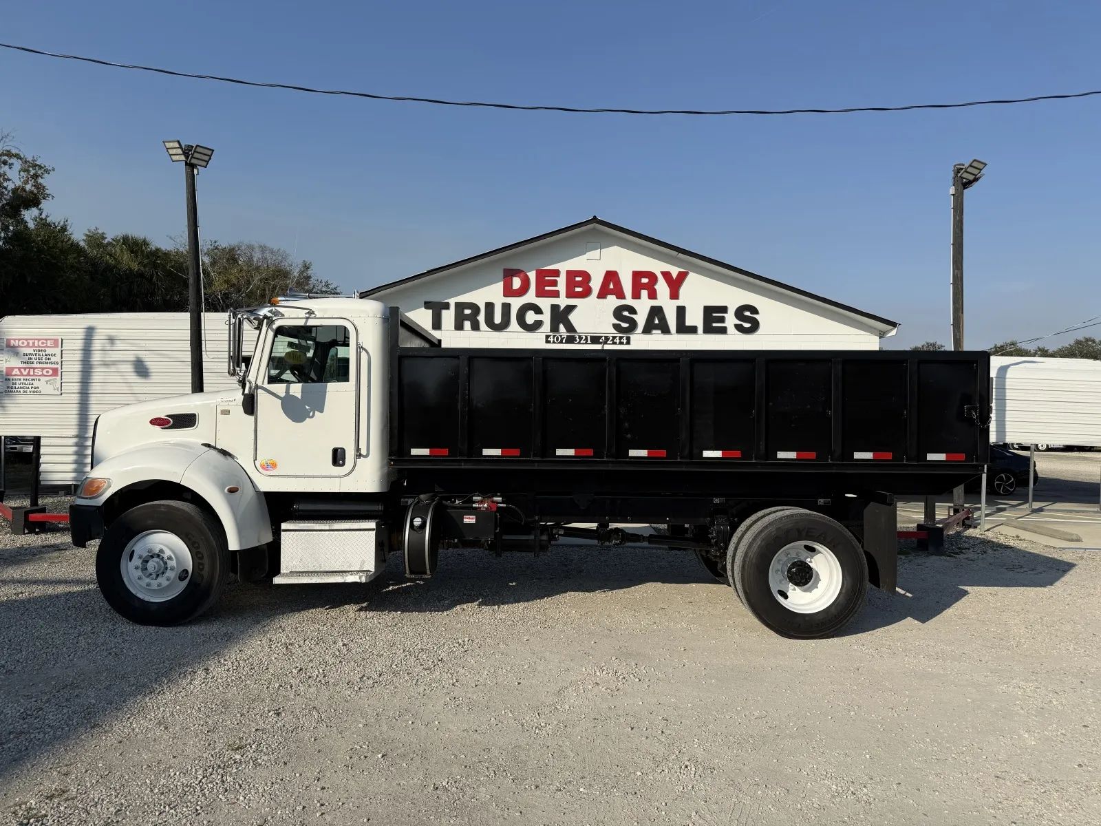 Used 2018 Peterbilt 337 - photo 11