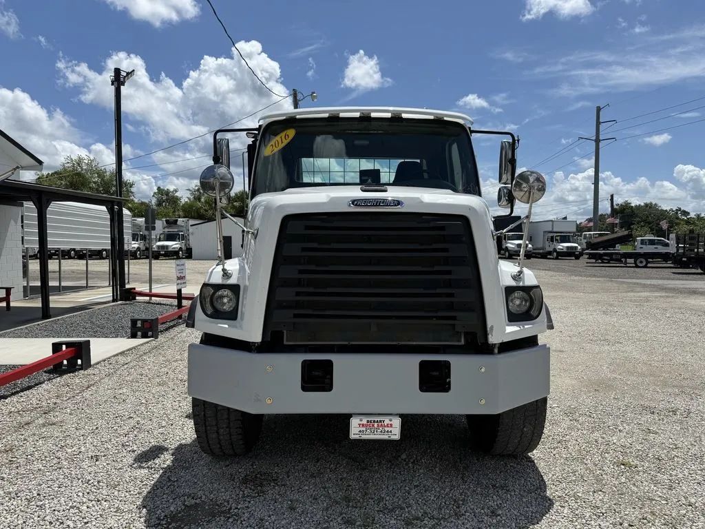Used 2016 Freightliner 108SD - photo 5