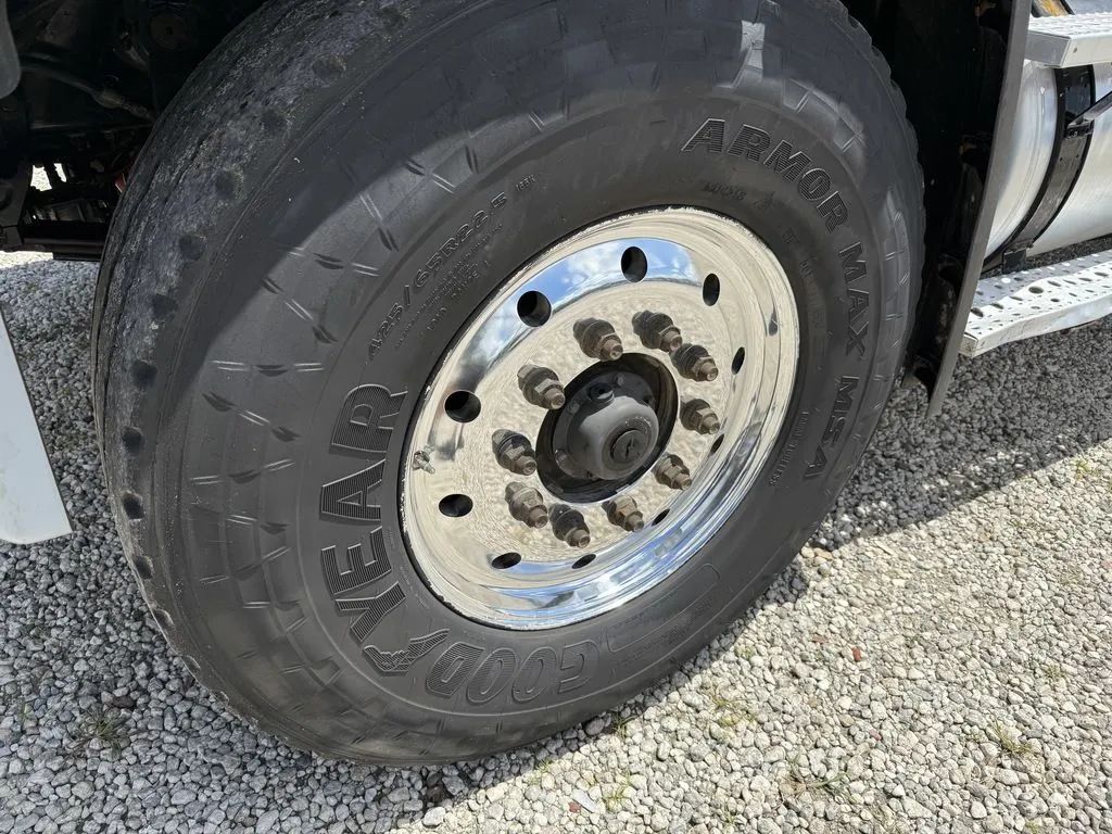 Used 2016 Freightliner 108SD - photo 11