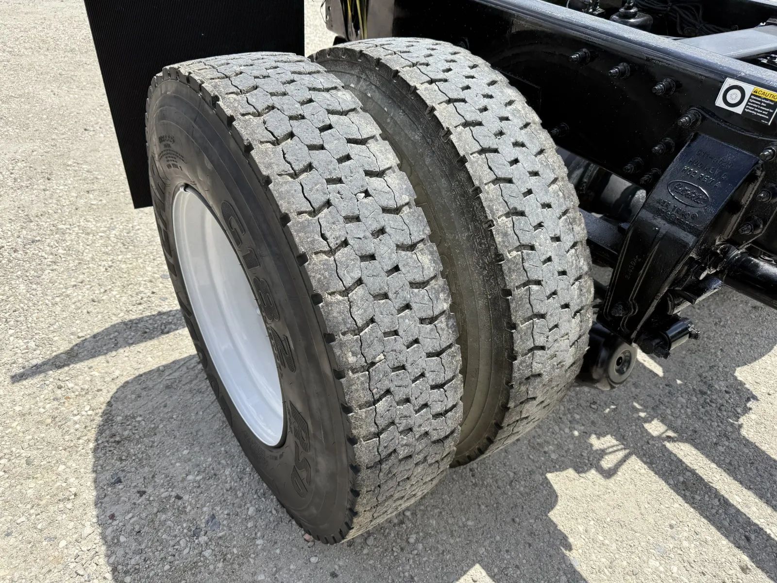 Used 2018 Peterbilt 337 - photo 12