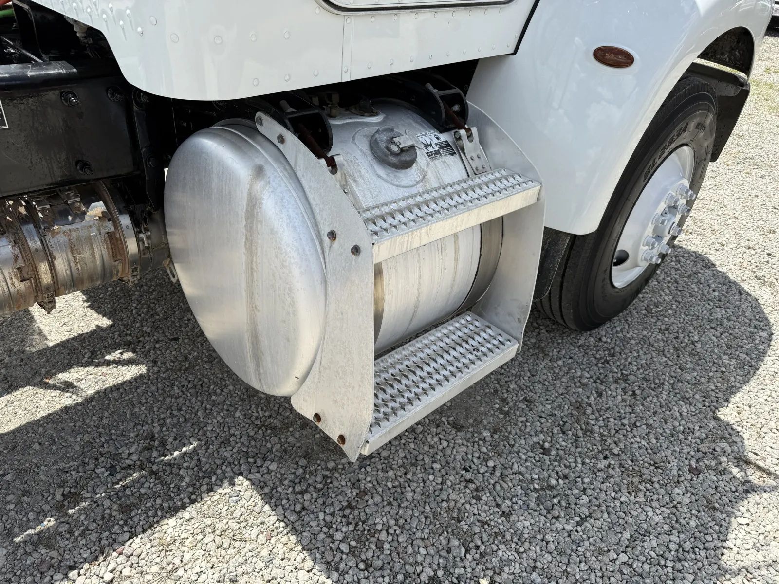 Used 2018 Peterbilt 337 - photo 13
