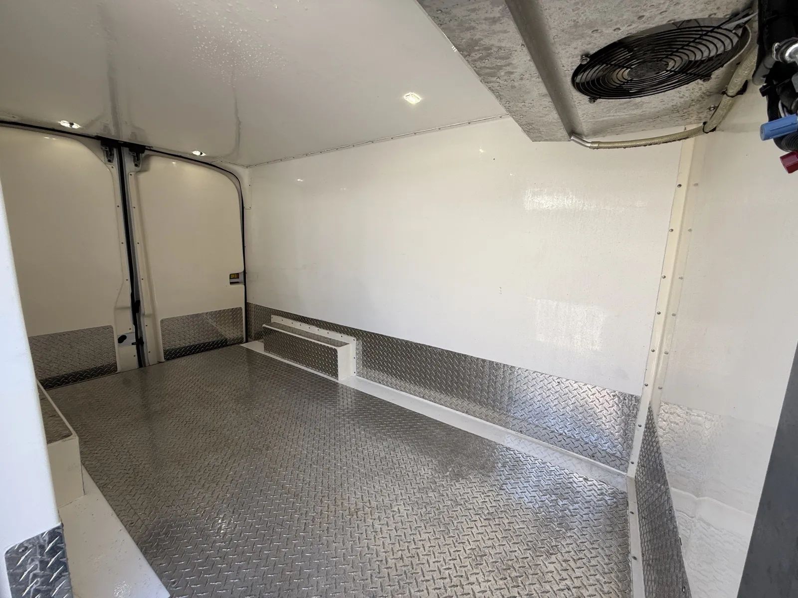 Used 2017 Ford Transit 250 - photo 16