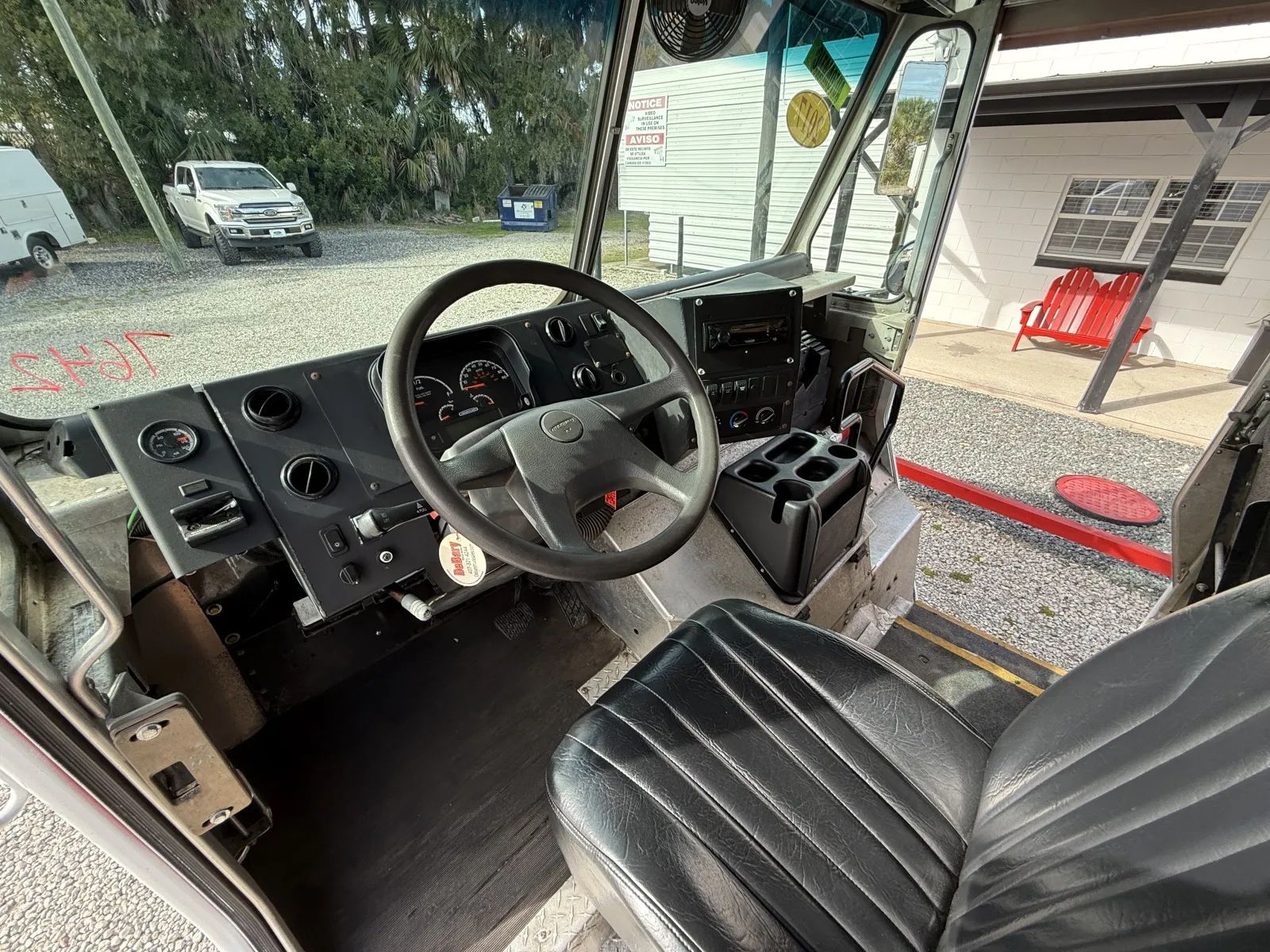 Used 2017 Freightliner MT 55 - photo 17