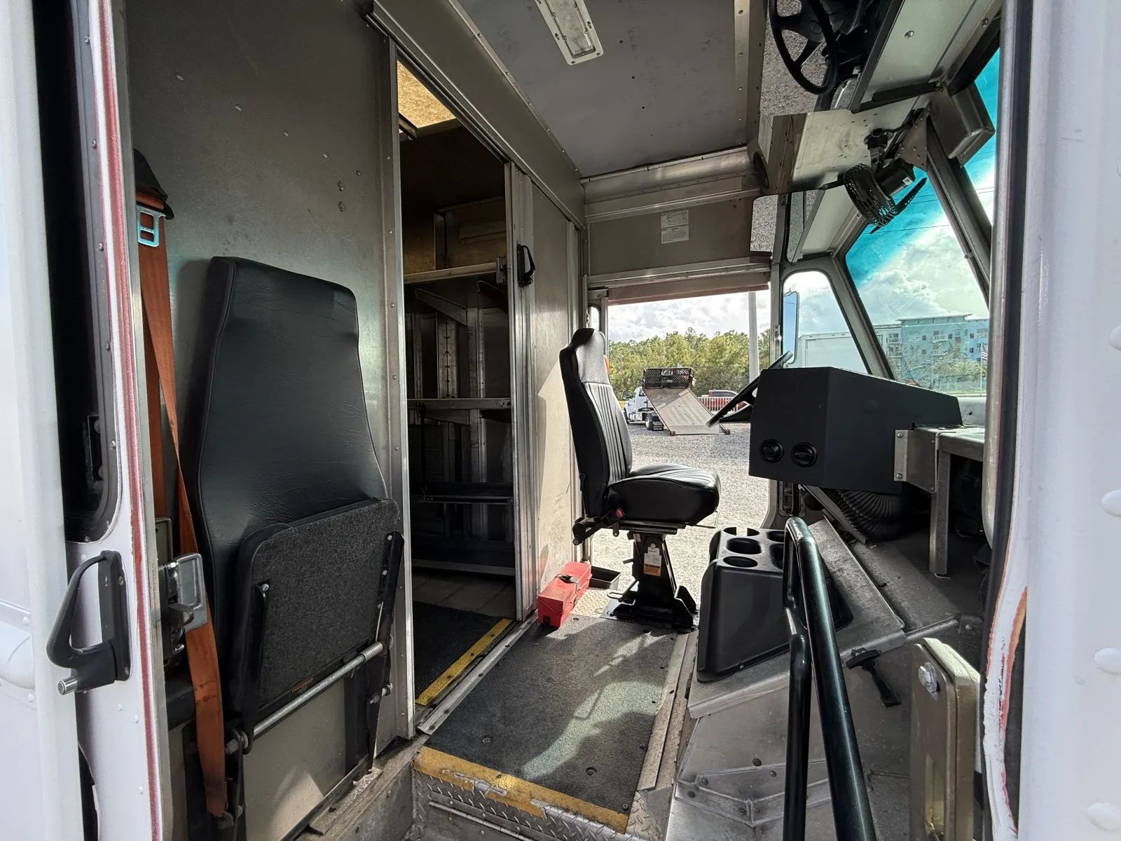 Used 2017 Freightliner MT 55 - photo 18