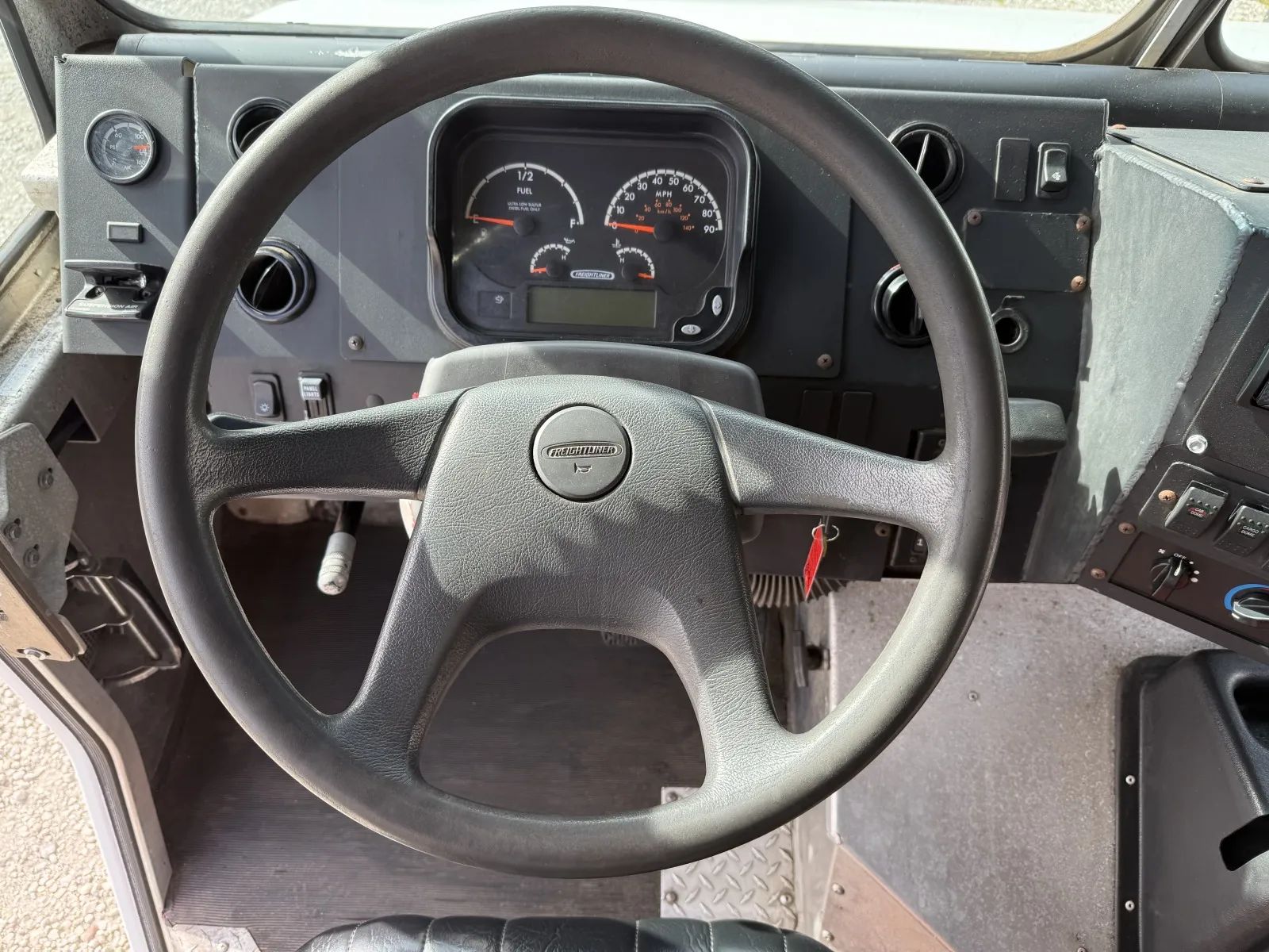 Used 2017 Freightliner MT 55 - photo 22