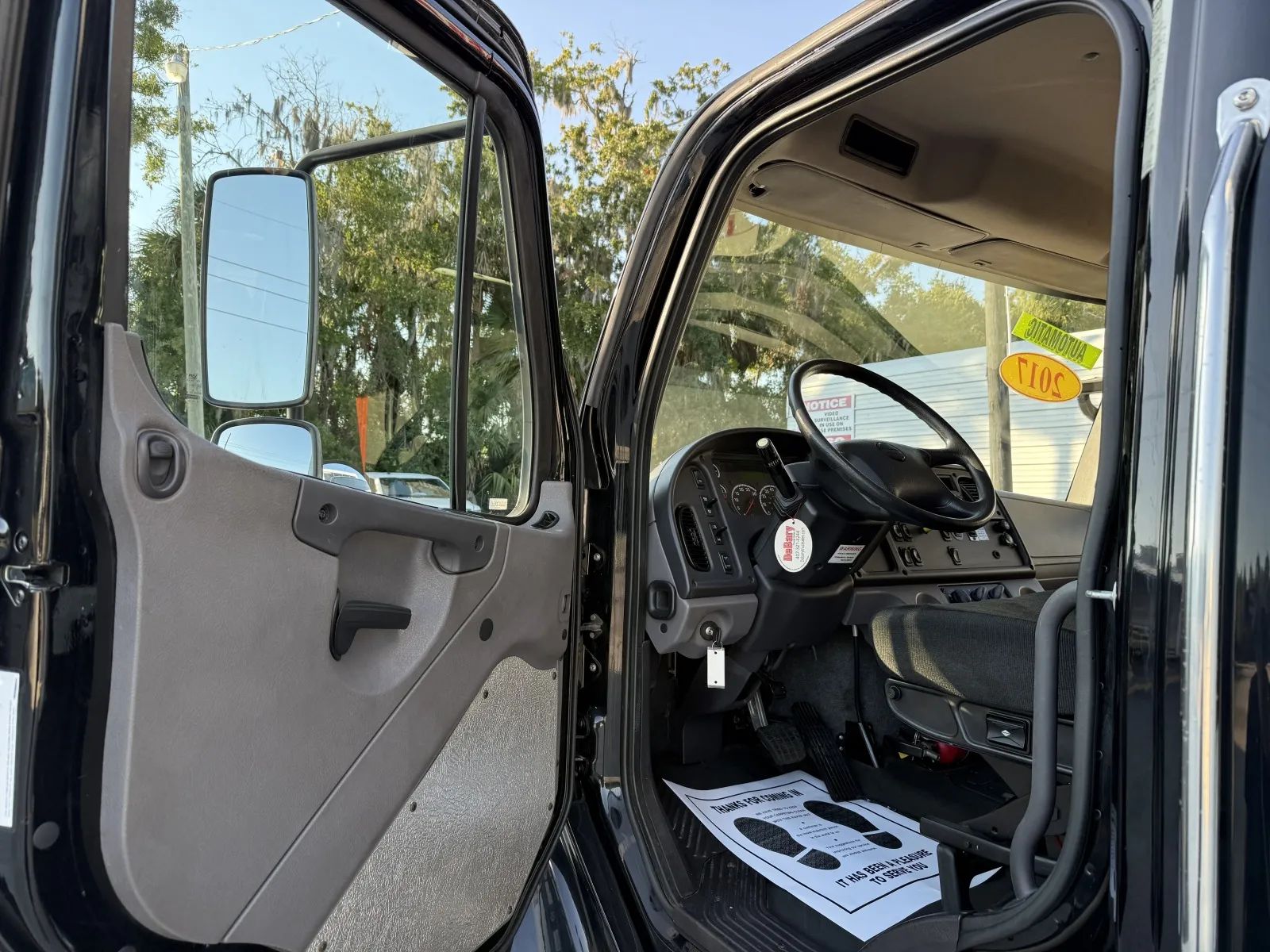 Used 2017 Freightliner M2 - photo 25