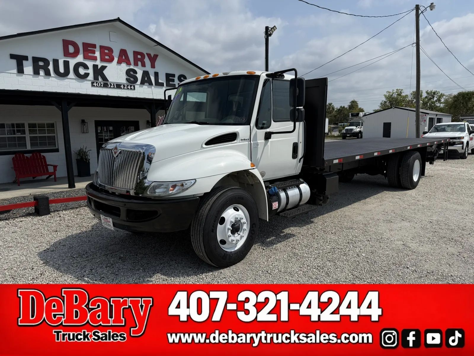 Used 2017 International DuraStar 4300 - photo 1