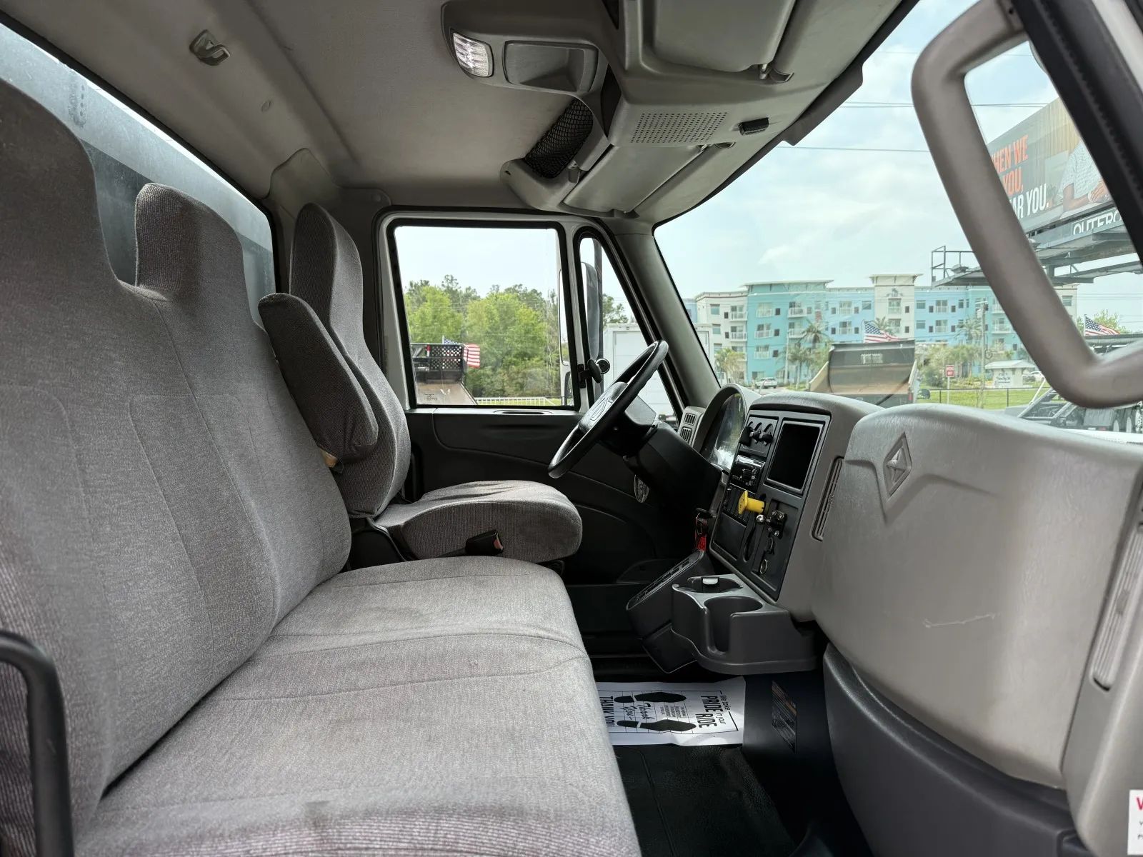 Used 2017 International DuraStar 4300 - photo 34