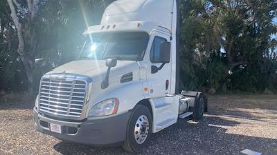Used 2019 Freightliner Cascadia - photo 1