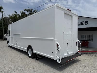 Used 2017 Freightliner MT 55 - photo 2