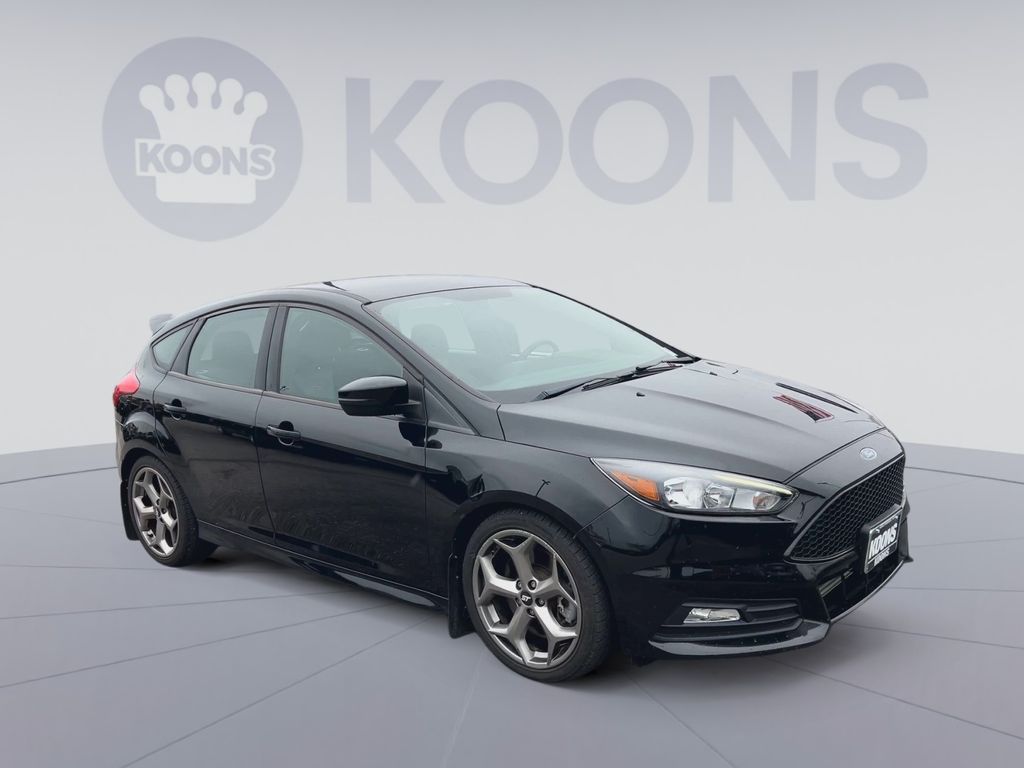 Used 2018 Ford Focus - photo 2