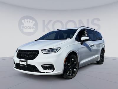 Used 2023 Chrysler Pacifica - photo 1