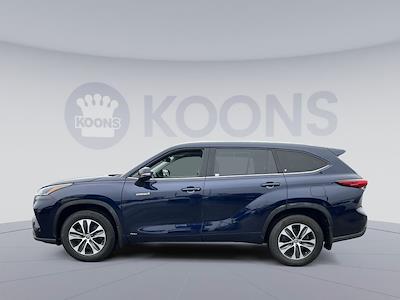 Used 2021 Toyota Highlander - photo 1