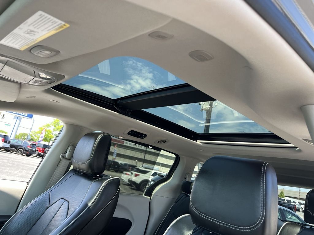 Used 2022 Chrysler Pacifica - photo 5