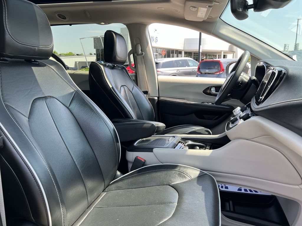 Used 2022 Chrysler Pacifica - photo 9