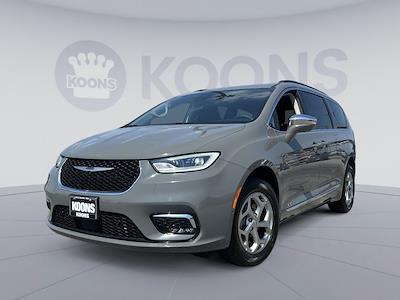 Used 2022 Chrysler Pacifica - photo 1