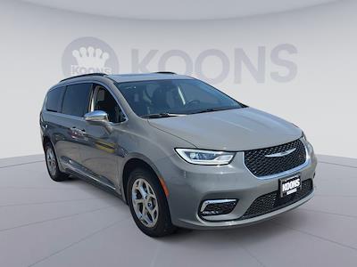 Used 2022 Chrysler Pacifica - photo 2