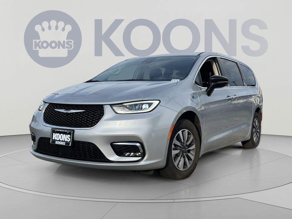Used 2024 Chrysler Pacifica - photo 1