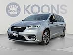 Used 2024 Chrysler Pacifica Select Minivan thumbnail 1