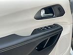 Used 2024 Chrysler Pacifica Select Minivan thumbnail 11