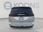 Used 2024 Chrysler Pacifica Select Minivan thumbnail 4