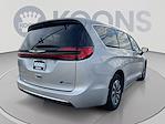 Used 2024 Chrysler Pacifica Select Minivan thumbnail 5