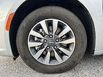 Used 2024 Chrysler Pacifica Select Minivan thumbnail 8
