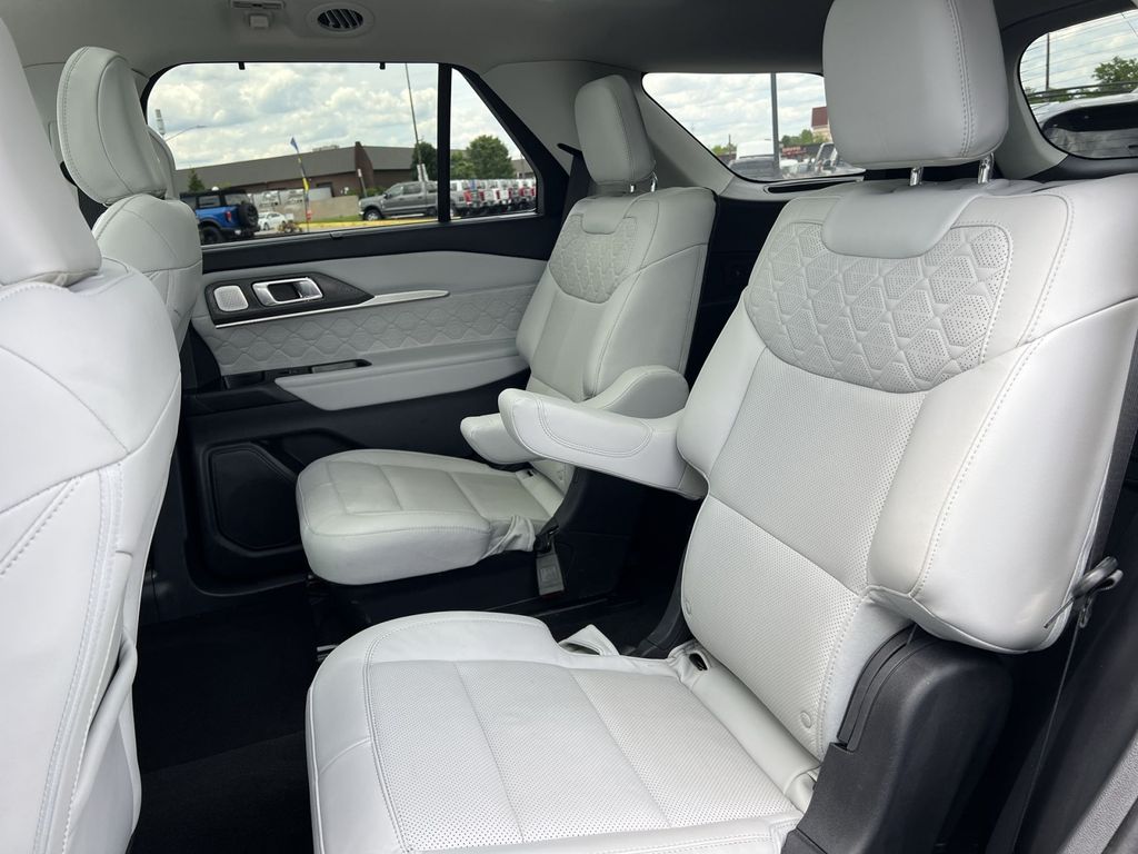 Used 2025 Ford Explorer - photo 32