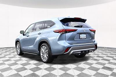 2024 Toyota Highlander AWD SUV for sale #K240946A - photo 2
