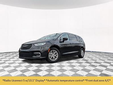 Used 2023 Chrysler Pacifica - photo 1