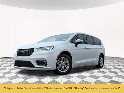 Used 2023 Chrysler Pacifica - photo 1