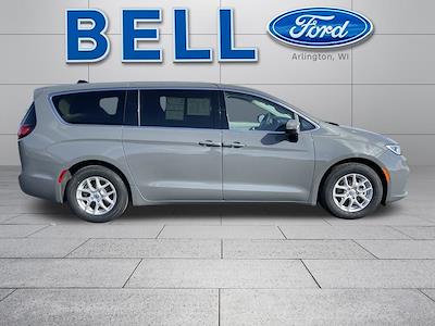 Used 2023 Chrysler Pacifica - photo 1